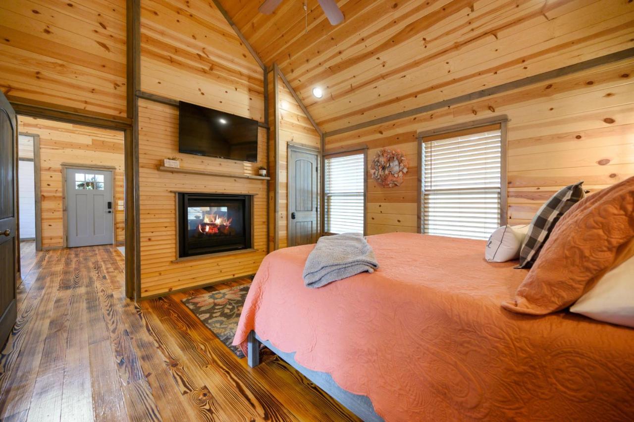 Convenient Romantic Hot Tub Bbq 3-Night Special! 브로큰보우 외부 사진